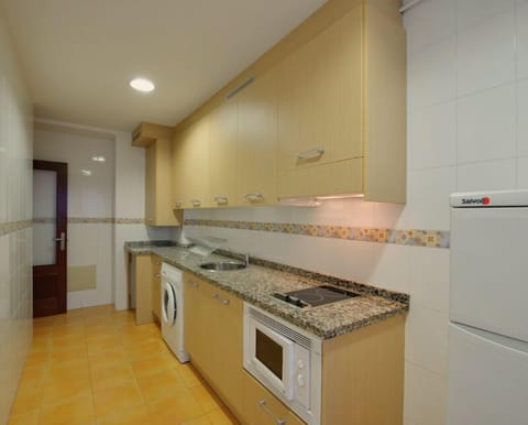 Family Apartment | Private kitchen | Stovetop, griddle