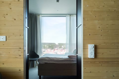 Minibar, in-room safe, iron/ironing board, bed sheets