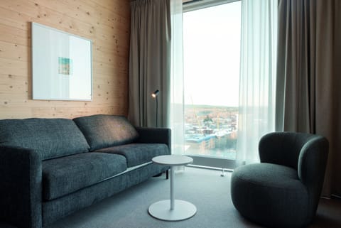 Family Room | Living area | Flat-screen TV, streaming services