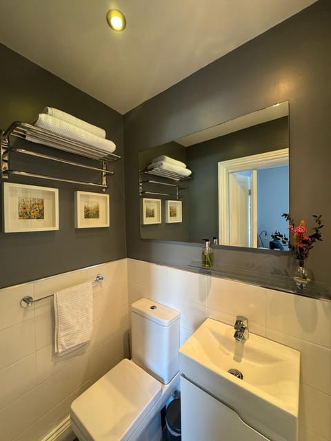 Standard Double Room, Ensuite | Bathroom