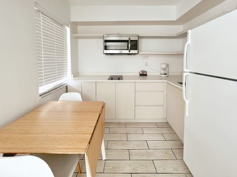 Suite, 1 Bedroom | Private kitchen | Fridge, microwave, coffee/tea maker, paper towels