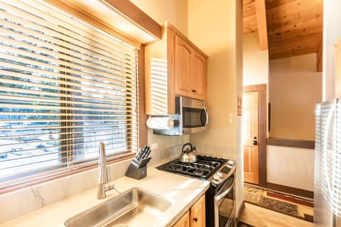 Condo, 2 Bedrooms | Private kitchen | Fridge, microwave, oven, dishwasher