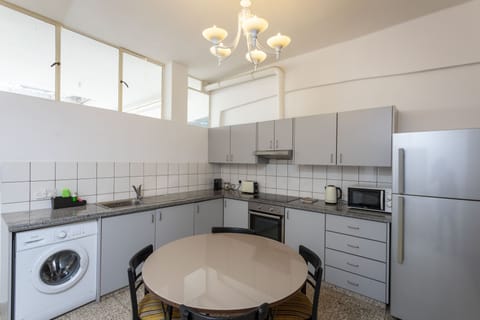 City Apartment | Private kitchen | Full-size fridge, microwave, oven, stovetop