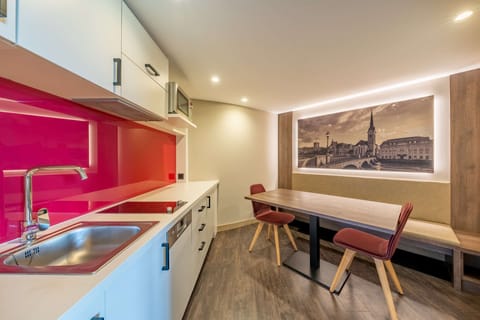 Family Apartment, Kitchen | Private kitchenette