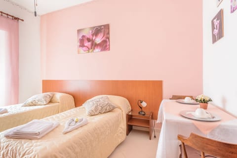 Double Room, Shared Bathroom | Rollaway beds, free WiFi