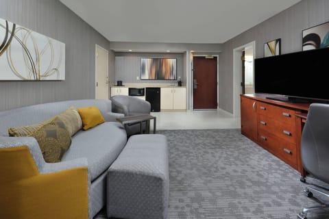 Suite, 1 Bedroom | Living area | 42-inch TV with cable channels, Netflix, Hulu