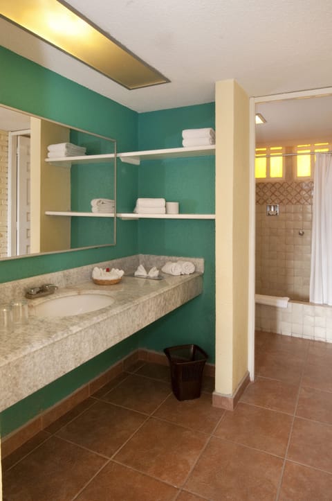 Standard Room, Private Bathroom | Bathroom | Shower, towels, soap, shampoo