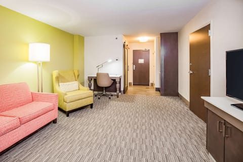 Suite, 1 King Bed | Pillowtop beds, desk, laptop workspace, free WiFi