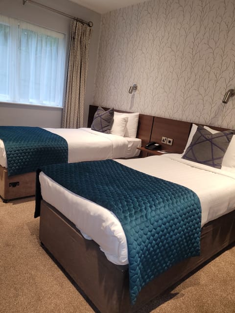 Classic Twin Room | Iron/ironing board, free WiFi, bed sheets