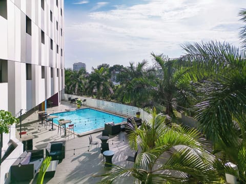 Outdoor pool, sun loungers