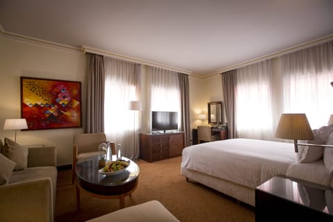 Superior Suite | Minibar, in-room safe, desk, laptop workspace