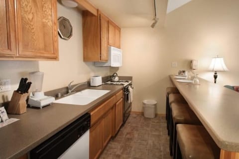 1 Bedroom, King Suite | Private kitchen | Full-size fridge, microwave, stovetop, dishwasher