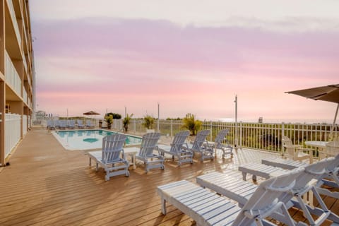 Indoor pool, seasonal outdoor pool, sun loungers