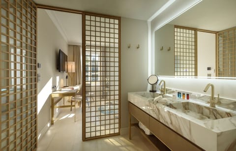 Luxury Double Room | Bathroom | Hair dryer, bathrobes, towels