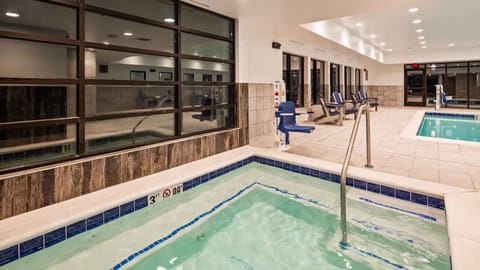 Indoor pool, sun loungers