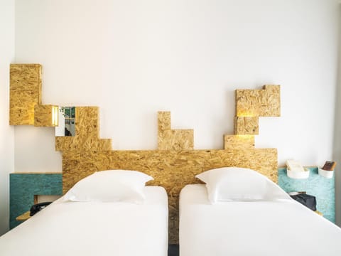 Room, 2 Twin Beds | Desk, soundproofing, free cribs/infant beds, travel crib