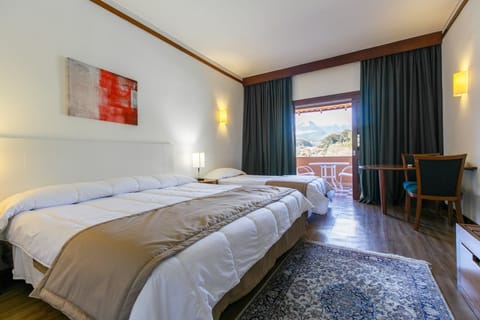 Suíte, Varanda | 1 bedroom, hypo-allergenic bedding, minibar, in-room safe