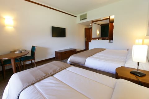 Suite | 1 bedroom, hypo-allergenic bedding, minibar, in-room safe