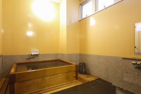 Combined shower/tub, free toiletries, hair dryer, slippers