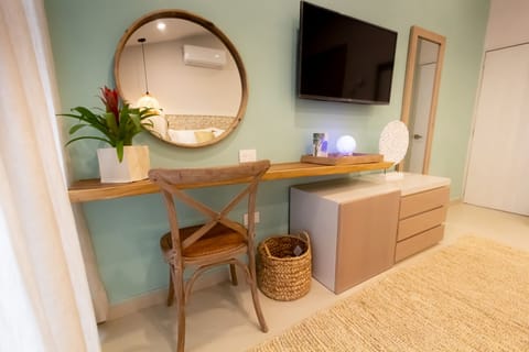 Standard Room | Minibar, individually decorated, individually furnished, desk