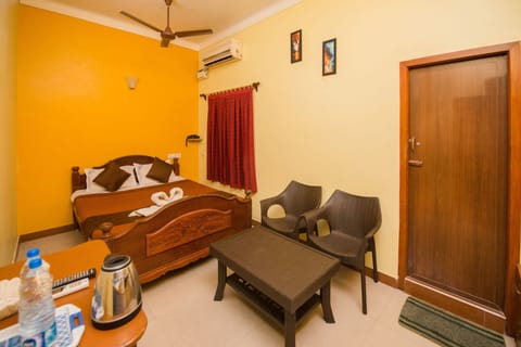 Deluxe Room | Desk, free WiFi, bed sheets