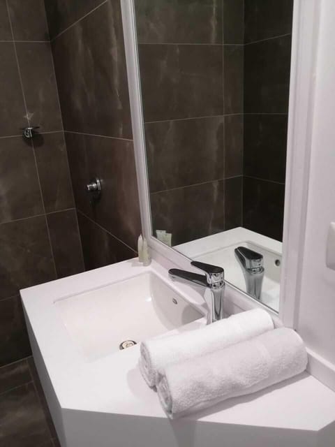 Shower, hair dryer, heated floors, towels