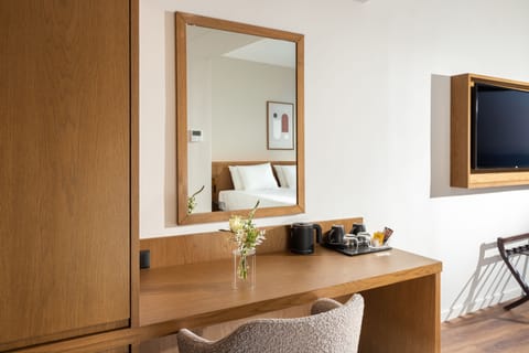 Double Room, Sea View | Minibar, in-room safe, blackout drapes, soundproofing