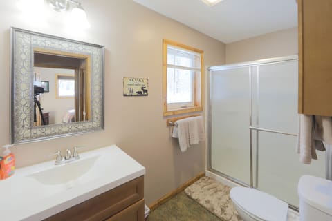 Family Cabin, Ensuite (Willow Cabin) | Bathroom | Shower, hair dryer, towels, soap