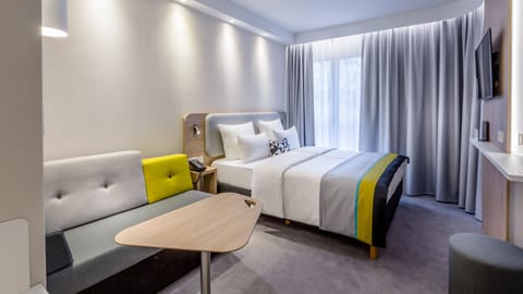 Hypo-allergenic bedding, in-room safe, desk, laptop workspace