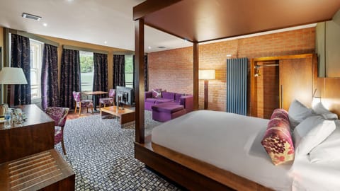 Hurlstone Suite | Desk, iron/ironing board, bed sheets