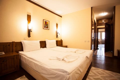 Double or Twin Room (Free safe, Parking & Spa access) | Minibar, in-room safe, free WiFi, bed sheets