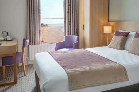 Standard Room, 1 Double Bed, Non Smoking, Sea View | Soundproofing, free WiFi, bed sheets