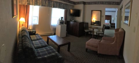 Deluxe King Suite with Sofa bed | Desk, blackout drapes, iron/ironing board, free WiFi