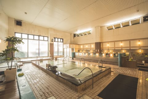 Indoor spa tub