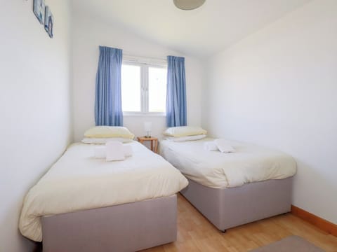 Cottage | 2 bedrooms, individually decorated, individually furnished