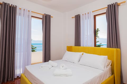 Panoramic Double Room, Balcony | Desk, soundproofing, iron/ironing board, free WiFi