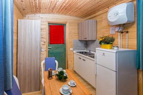 Standard Mobile Home | Private kitchen | Fridge, stovetop, highchair, cookware/dishes/utensils