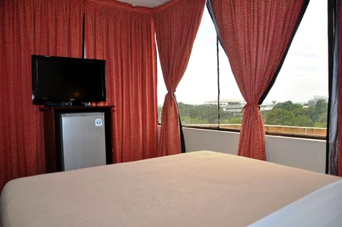 Junior Suite | Premium bedding, in-room safe, desk, free WiFi