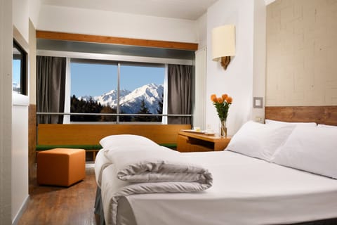 Minibar, in-room safe, desk, cribs/infant beds