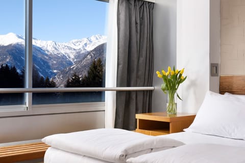 Minibar, in-room safe, desk, cribs/infant beds