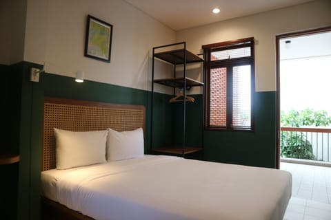 Standard Double Room | Laptop workspace, soundproofing, free WiFi, bed sheets