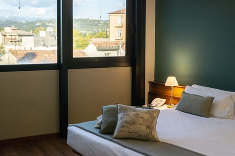 Economy Double Room | Minibar, in-room safe, desk, blackout drapes