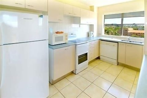 3 Bedroom Apartment 19 | Private kitchen | Full-size fridge, microwave, stovetop, electric kettle