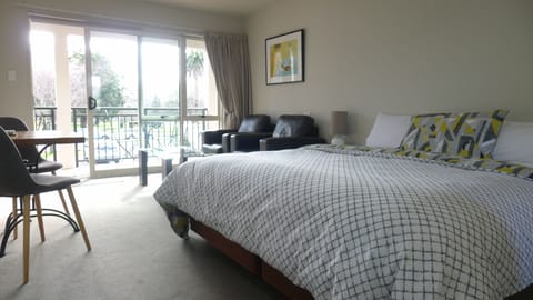 Executive Studio, Kitchenette, Park View | Premium bedding, individually furnished, laptop workspace