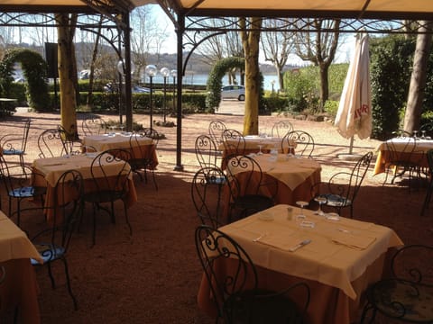 Lunch, dinner served; Italian cuisine, alfresco dining 