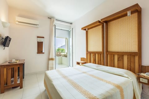 Superior Double Room | Minibar, in-room safe, desk, free WiFi