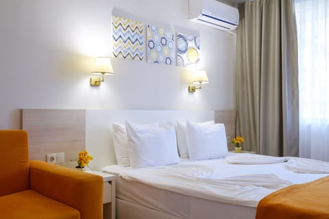 Standard Double Room | In-room safe, desk, laptop workspace, free WiFi