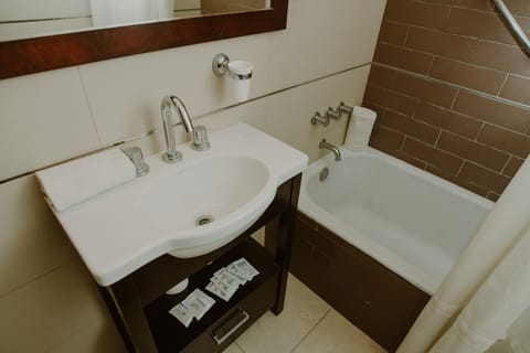 Standard Apartment | Bathroom | Shower, hair dryer, bidet, towels