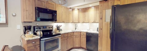 Gold Room 2 Bedrooms | Private kitchen | Fridge, microwave, stovetop, dishwasher