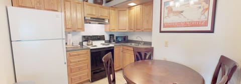 Gold Studio | Private kitchen | Fridge, microwave, stovetop, dishwasher